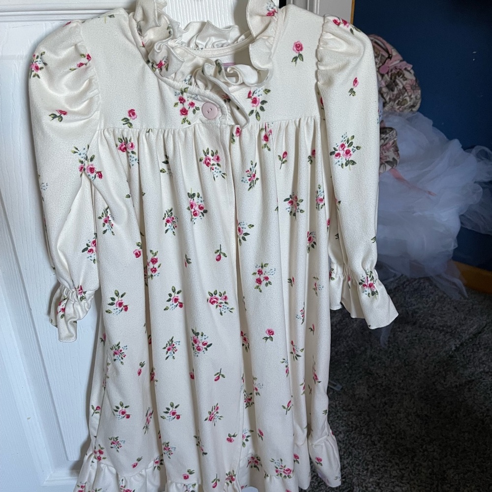 Sweet ruffled robe - rose bunches